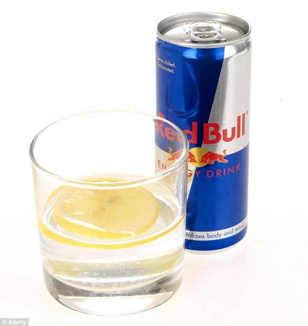 Mešanje energetskih pića sa alkoholom povećava želju za opijanjem