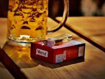 Akolohol i cigarete opasniji od ekstazija i LSD-a Nepravedno i veštačko odvajanje alkohola i duvana od ilegalnih droga neke je naučnike podstaklo da porede štetno dejstvo ovih legalnih s ilegalnim drogama. Ekstazi, LSD i kanabis manje su štetni od alkohola i cigareta?