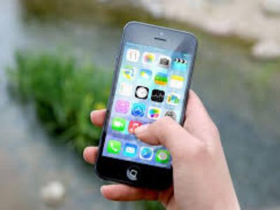 Mobilni telefoni ipak uzrokuju tumore Dugoročna upotreba mobilnih telefona može povećati rizik za razvoj tumora kasnije u životu, pokazuju rezultati desetogodišnje studije. Konačni rezultati biće objavljeni krajem godine.