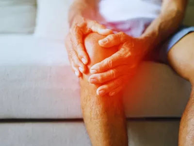 Radioterapija niskim dozama predstavlja bezbednu, minimalno invazivnu i efikasnu metodu kod pacijenata sa osteoartritisom i drugim hroničnim bolnim stanjima.