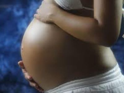 Trudnoća je razdoblje koje veoma pogoduje razvitku infekcije: tokom trudnoće deprimirana je funkcija T limfocita i često promenjena biološka flora u porođajnom kanalu. Infekcija može nastupiti tokom trudnoće, za vreme porođaja ili nakon porođaja.