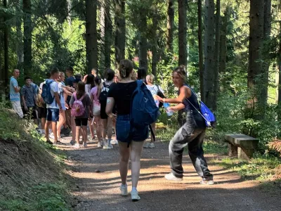 Dr Bratislav Milovanović, predsednik Saveza društva za borbu protiv šećerne bolesti Srbija, predstavio nam je rad Saveza i rad kampa, svakodnevicu dece, osoblja i volontera koja učestvuju.