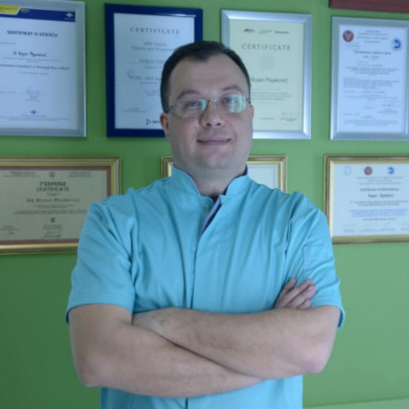 Dr Bojan Pejaković, Specijalista maksiofacijalne hirurgije