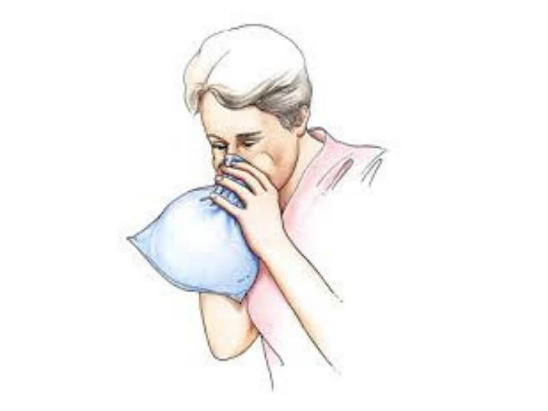 Respiratorna alkaloza Respiratorna alkaloza je patološki proces u kome je primarno povećana alveolarna ventilacija u odnosu na metaboličku produkciju CO2 (ugljen-dioksida). Ovo stanje se karakteriše povećanjem pH, niskim pCO2 i različitim stepenom smanjenja serumskog bikarbonata.