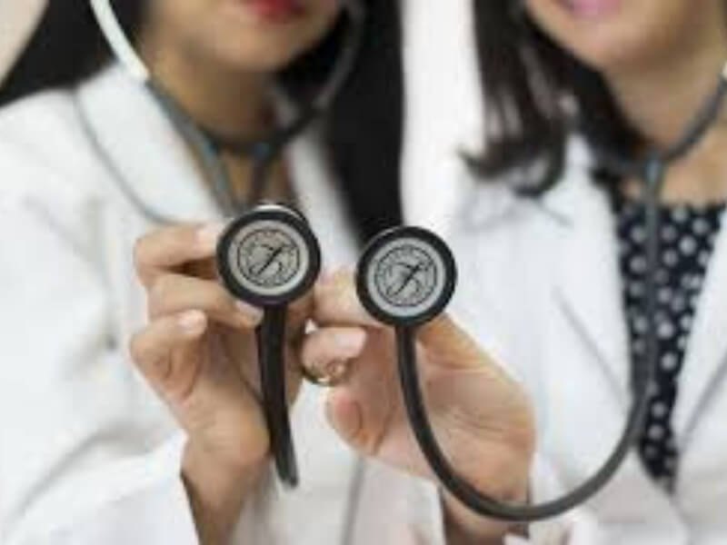 Sporotrihoza pluća Sporotrihoza je gljivična infekcija koja najčešće zahvata kožu, ali može da se diseminuje i da zahavati i pluća. Klinička slika nije posebno karakteristična. Liči na akutni bronhitis ili pneumoniju (zapaljenje pluća) praćenu temperaturom, kašljem i slabošću.
