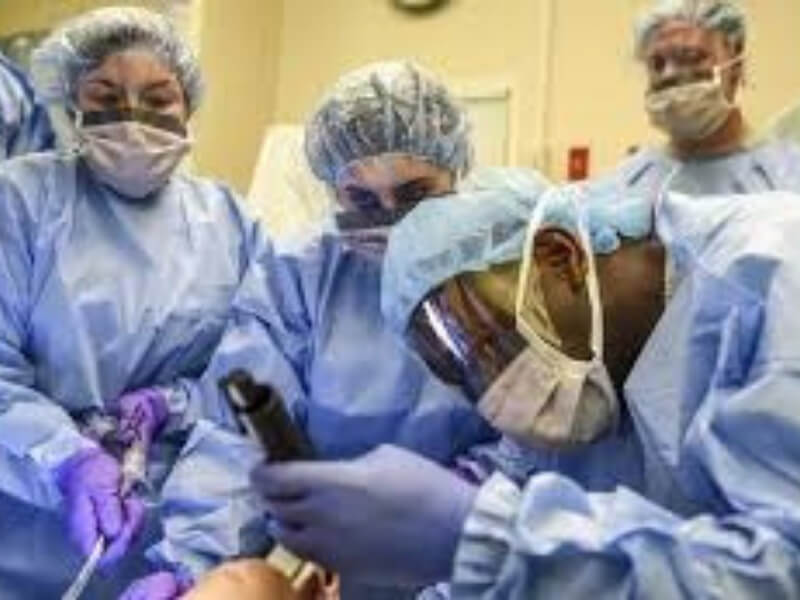 Penetrantne rane larinksa Penetrantne rane larinksa su često fatalne i najčešće su prouzrokovane vatrenim oružjem.