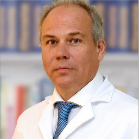 Dr Dejan Stefanović, Oftamolog