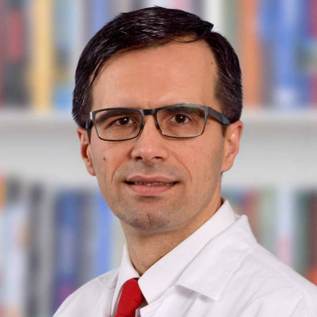 Doc. dr Milan Savić - Specijalista grudne hirurgije
