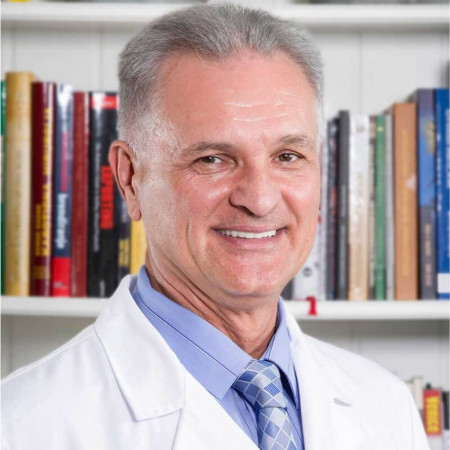 Prof. dr Nemanja Damjanov, Specijalista interne medicine, reumatolog