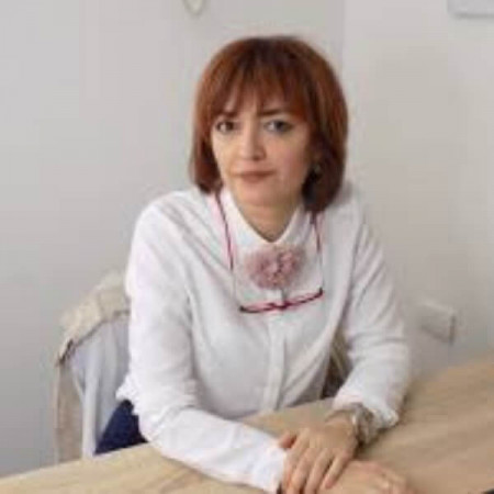 Prim. dr sci. med. Svetlana Grubor, Specijalista dermatologije i venerologije