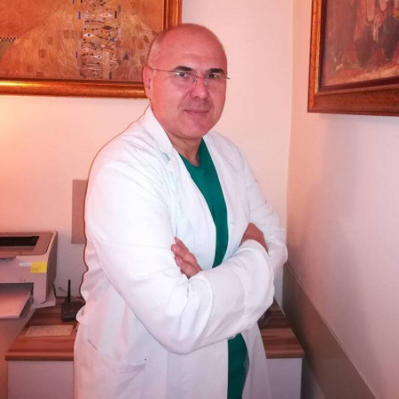 Nemanja Milinčić, Specijalista ginekologije i akušerstva