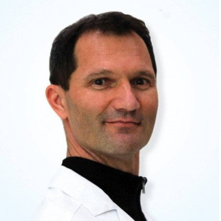 Prim. dr sci. med. Robert Košak, Specijalista ortopedije sa traumatologijom