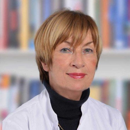 Prof. dr sci. med. Svetlana Nikolić, Specijalista infektologije
