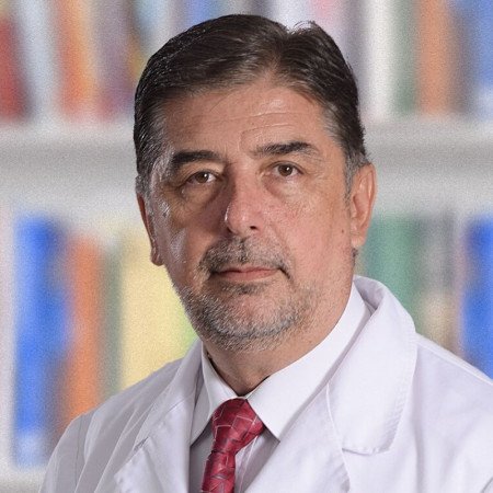 Prim. dr sci. med. Dragoslav Kandić, Specijalista interne medicine, gastroenterolog.