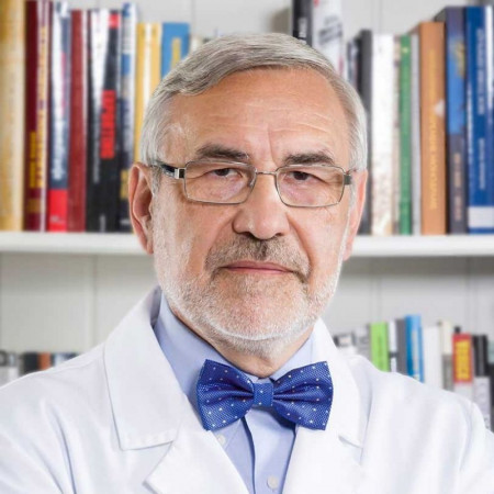 Prof. dr Dragan Tomić, Specijalista interne medicine i gastroenterohepatolog