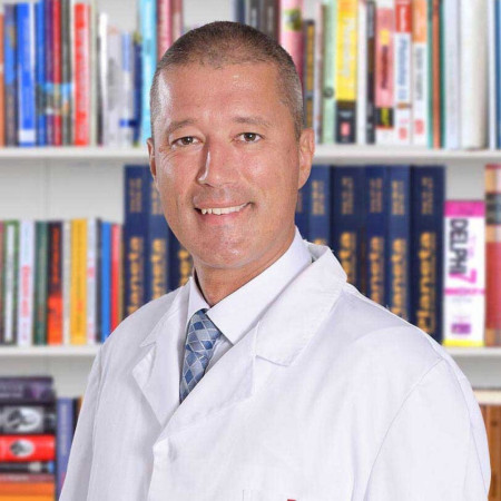 Spec. dr med. Danijel Raspopović - Specijalista ortopedije sa traumatologijom