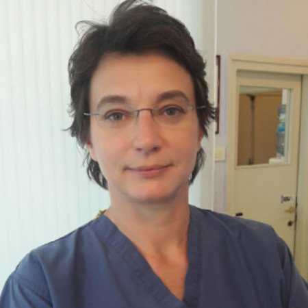 Prof. dr Ana Pucar, Specijalista paradontologije i oralne medicine