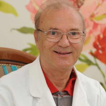 Prof. dr Vjekoslav Orozović, Specijalista interne medicine, kardiolog