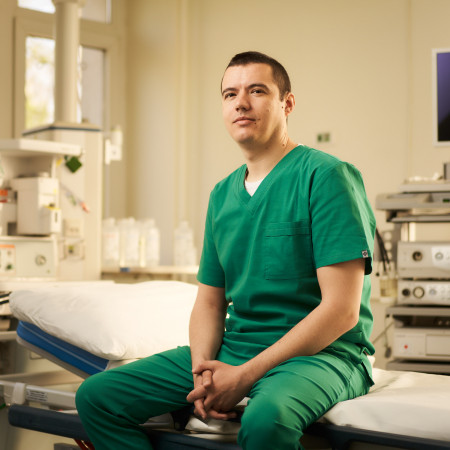 Ass. dr sci. med. Nikola Panić, Specijalista interne medicine i subspecijalista gastroenterologije