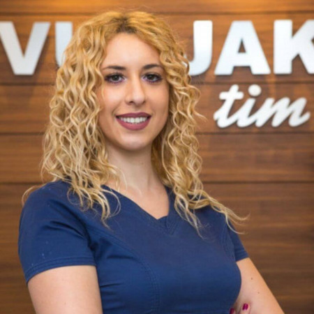 Stomatolog Ana Popović, Stomatolog