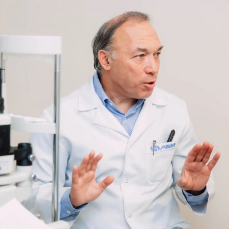 Prof. dr Jurij Viktorovič Tahtaev, Specijalista oftalmologije