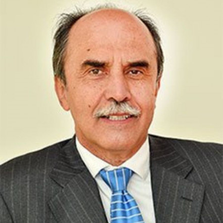 Prim. dr sci. med. Vasa S. Petrović, Specijalista ginekologije i akušerstva