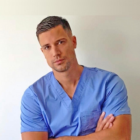 Spec. dr med. Vasilije Vujović, Specijalista plastične, estetske i rekonstruktivne hirurgije