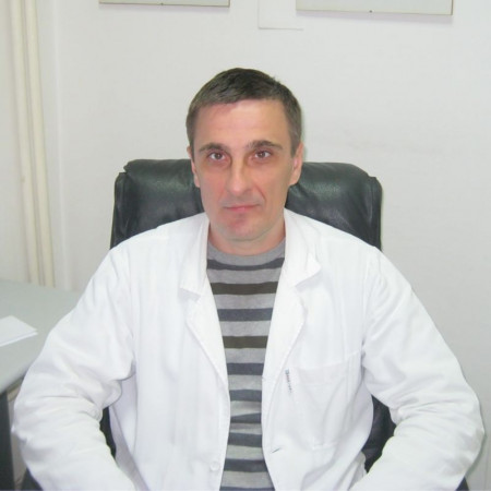 Dr Igor Mladenović, Specijalista fizijatar