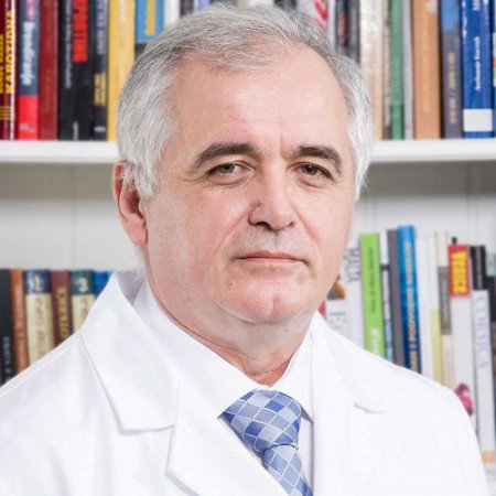Prof. dr Radoje Doder, Specijalista interne medicine i gastroenterolog