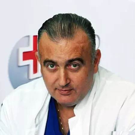 Prof. dr Lukas Rasulić, Specijalista neurohirurgije