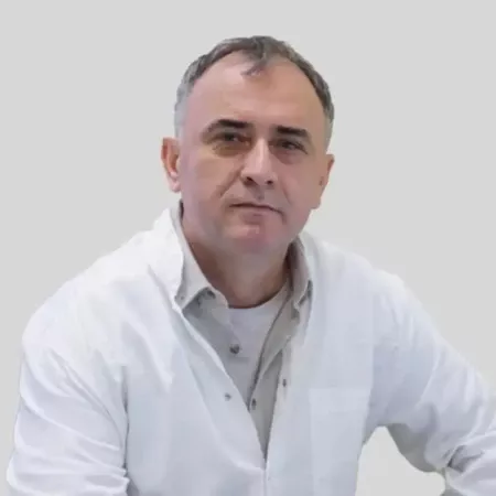 Dr Miroslav Knežević, Specijalista ortopedije sa traumatologijom