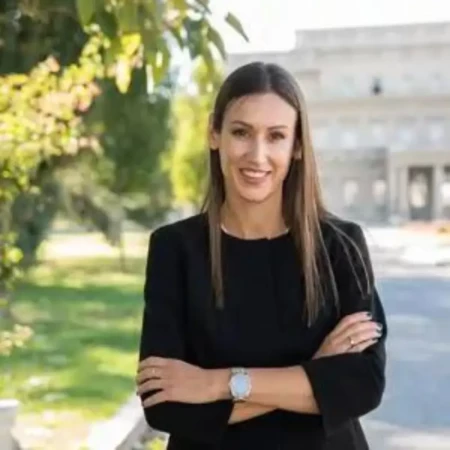 Dr Mina Stefanović, Stomatolog