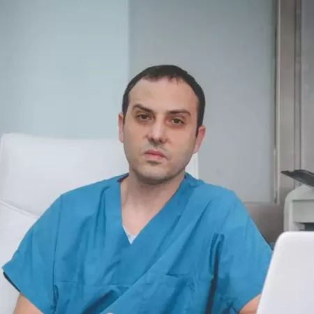 Ass. dr Nenad Novaković, Specijalista neurohirurgije