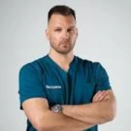 Spec. dr med. Marko Vujačić, Specijalista ortopedske hirurgije sa traumatologijom