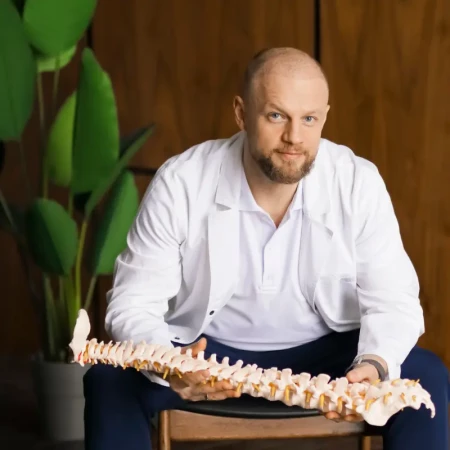 Dr sci. med. Victor Feniksov, Specijalista neurohirurgije