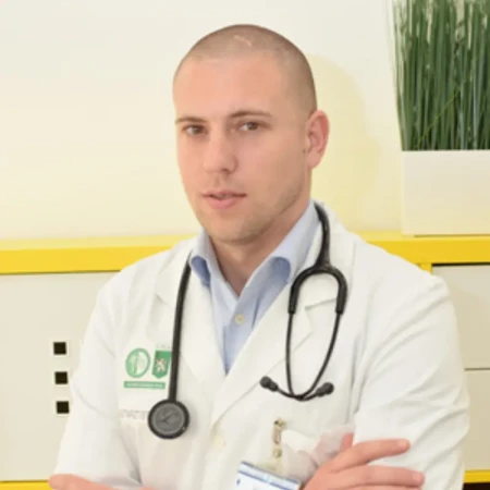 Ass. dr Nikola Topalović, Specijalista sportske medicine