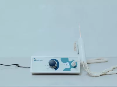 Medicinska ozonoterapija podrazumeva kontrolisanu primenu smeše kiseonika i ozona (O₂–O₃) u precizno definisanim koncentracijama i dozama, u skladu sa jasno utvrđenim protokolima.