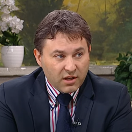 Mr sci. med. dr Dejan Kojić, Specijalista urologije