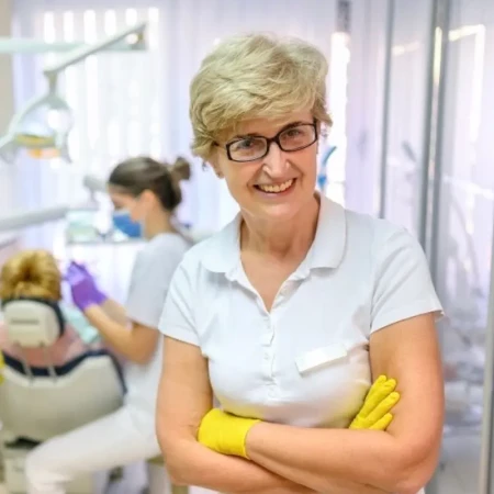 Dr Jasmina Arsić, Doktor stomatologije