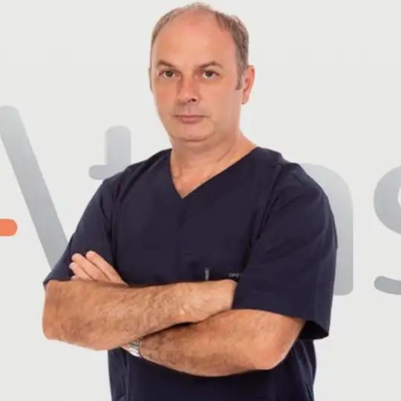 Doc. dr Aleksandar Vlahović, Specijalista dečije hirurgije i plastične hirurgije