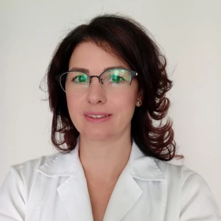 Ass. dr Emina Kostić, Specijalista nefrologije