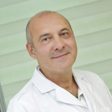 Dr sci. med. Rajko Nikolić, Specijalista ginekologije i akušerstva