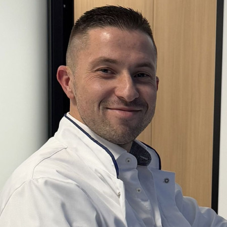 Ass. dr sci. med. Nikola Mladenović - Specijalista interne medicine – kardiolog