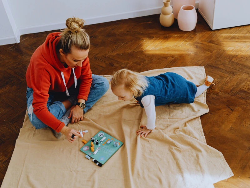 „Imitirajte detetovo oglašavanje i detetove aktivnosti“