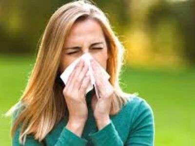 Najčešći oblik alergije je alergija na polen, koja se još naziva i polenska kijavica. Obično počinje u martu i može trajati sve do kraja oktobra, a uzrokuje je polen trava, drveća i korova.