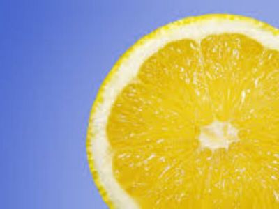 Iako se već decenijama svrstava među glavne borce protiv prehlade i gripe, vitamin C igra gotovo beznačajnu ulogu u jačanju imuniteta, pokazuju nova istraživanja. Prevelike količine ovog vitamina mogu izazvati dijareju.