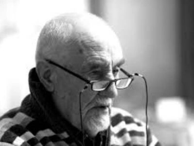 Presbiopija Vidna oštrina na blizinu se s vremenom, sa starenjem sočiva, smanjuje, pa je posle četrdesetih godina života smanjena do te mere da je potrebno nošenje naočara za blizinu. To je staračka dalekovidost ili presbiopija.