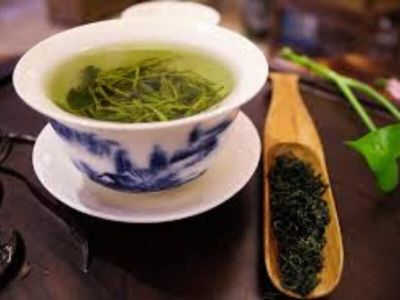 Zeleni čaj se koristiti kao topli i hladni napitak, kao losion za kožu, sastavni je deo vitaminskih tableta. Njegove osnovne prednosti odnose se na prevenciju zdravlja, on pomaže kod gubitka težine i usporava starenje.