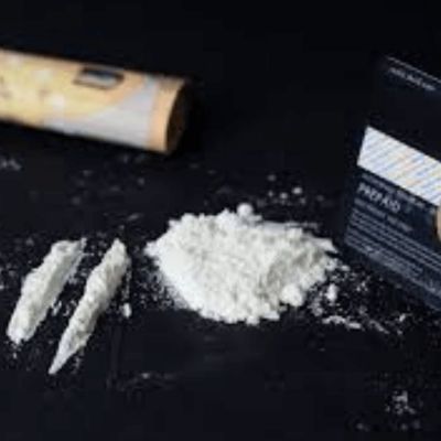 Slika kokaina, poređanog u tanke linije i spreman za ušmrkavanje.
