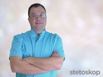 Fluorizacija vode bi promenila sumornu sliku o karijesu Oktobar je Mesec pravilne ishrane, i tim povodom će u Srbiji biti održan niz manifestacija kako bi se podigla svest ljudi o važnosti sticanja pravilnih navika u ishrani. Osim hrane koju unosimo, ne smemo izgubiti iz vida zdravlje zuba, grla, usne duplje, vilice... a o tome brinu naši lekari, specijalisti maksilofacijalne hirurgije. Zašto ljudi nisu dovoljno upoznati sa ovom granom medicine, čime se sve oni bave i kako otkloniti strah od odlaska kod zubara, pitali smo stomatologa i maksilofacijalnog hirurga, doktora Bojana Pejakovića.